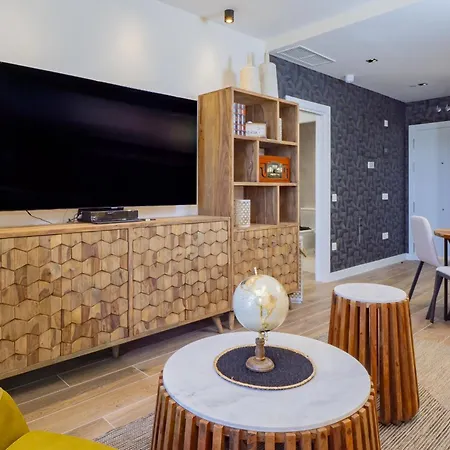 Cubo's Urban Sky Deluxe 14 Apartment *